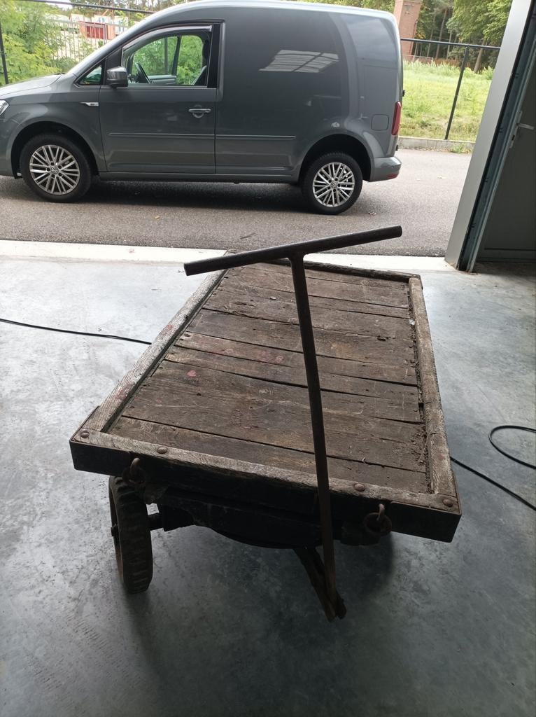 Chariot de transport ancien, Enlèvement