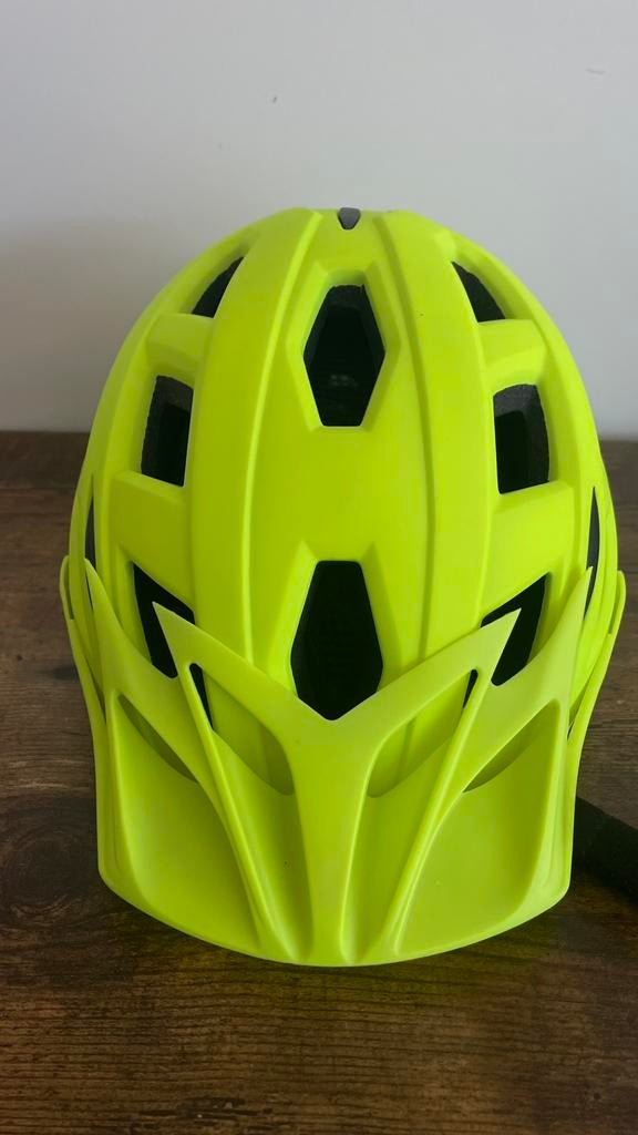 Casque de vélo néon + housse de pluie, Vélos & Vélomoteurs, Enlèvement ou Envoi, Comme neuf, L, Homme ou Femme