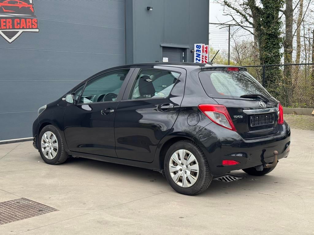 Toyota Yaris 1.4 D-4D Dynamic Navi Camera Airco, Autos, Cuir, Euro 5, Entreprise, Boîte manuelle