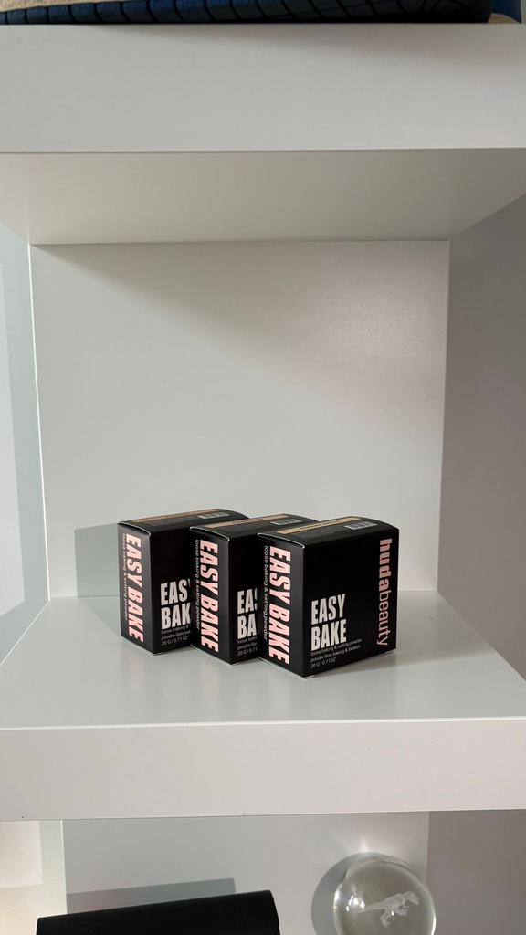 Huda schoonheidspoeder, Handtassen en Accessoires, Uiterlijk | Cosmetica en Make-up, Ophalen of Verzenden, Nieuw