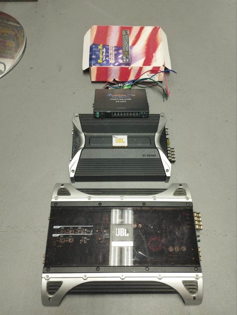 2 amplificateurs voiture JBL et 1 équalizeur 12v, Autos : Divers, Haut-parleurs voiture, Enlèvement