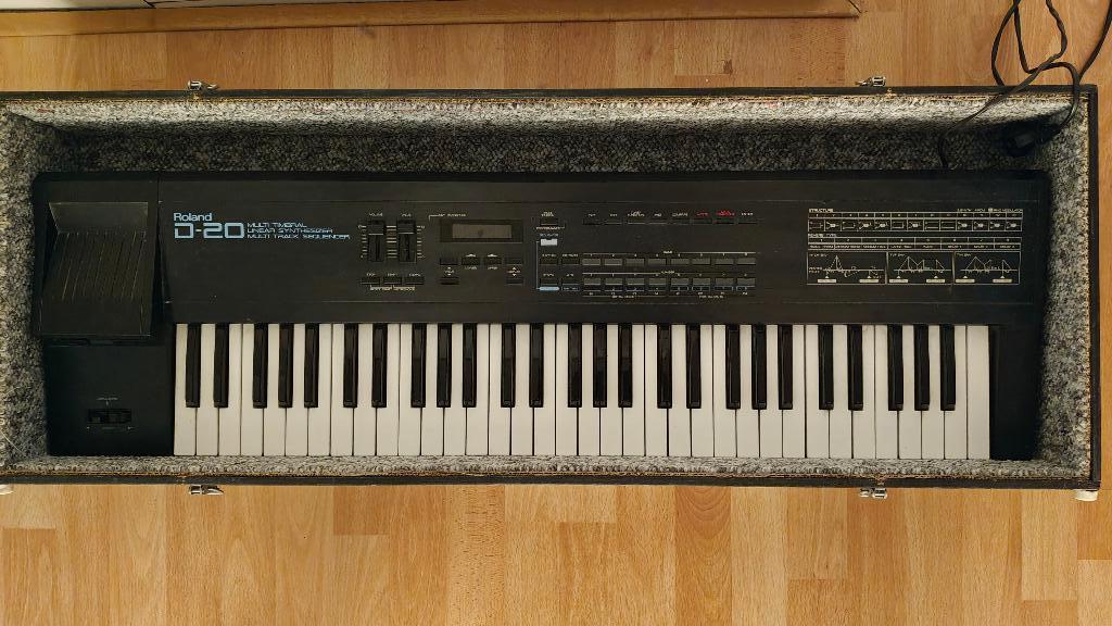 Roland D20, Muziek en Instrumenten, Synthesizers, Ophalen, 61 toetsen, Met midi-aansluiting, Roland