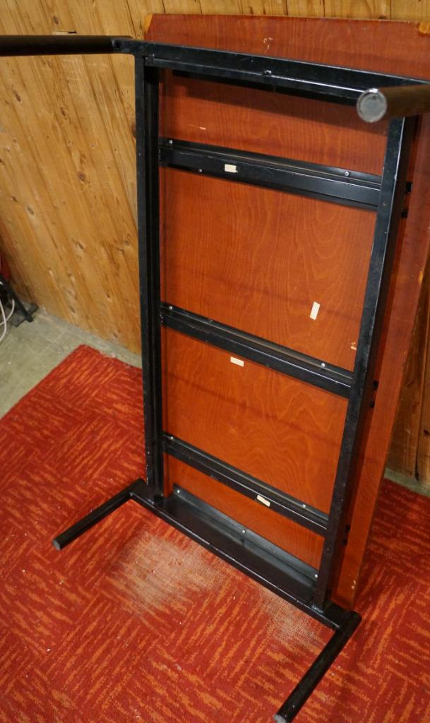 Table d'appoint à cadre tubulaire rétro Formica Industriel, Collections, Rétro, Maison et Meubles, Enlèvement