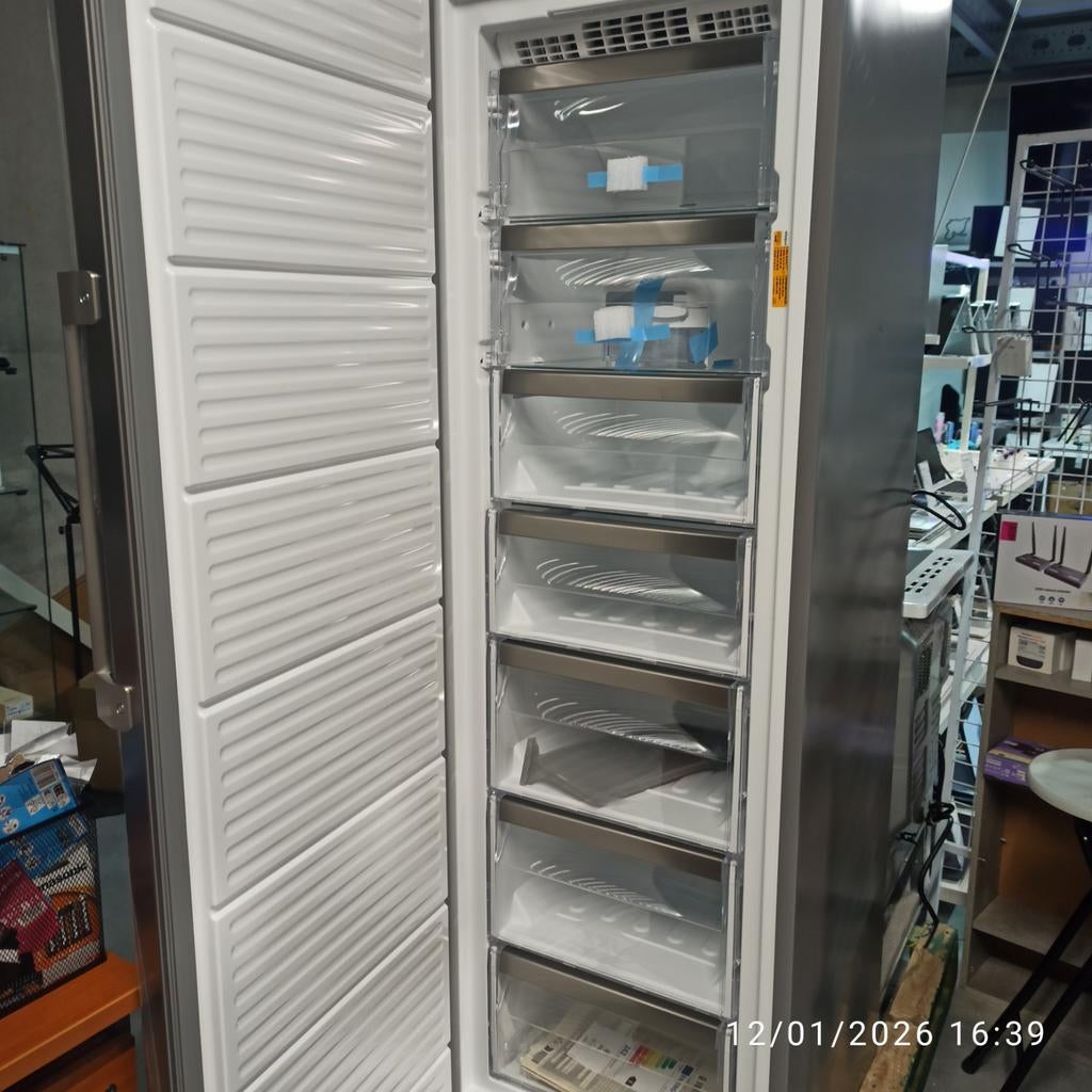 Congélateur permanent de classe énergétique E — Whirlpool ne, Neuf, Congélateur, 160 cm ou plus, Enlèvement