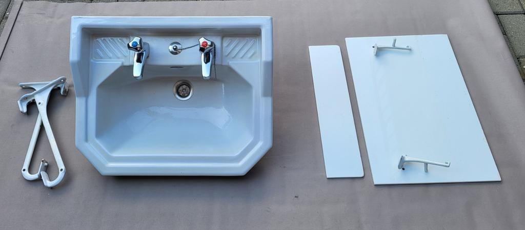 Vintage badkamer wastafel jaren 60 met Grohe kranen, Ophalen, Wastafel