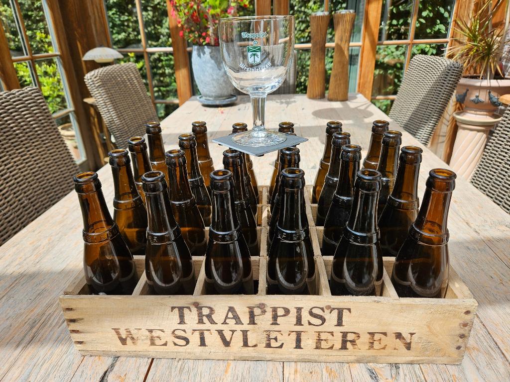 Westvleteren glas en lege bierbak., Verzamelen, Ophalen, Zo goed als nieuw, Glas of Glazen
