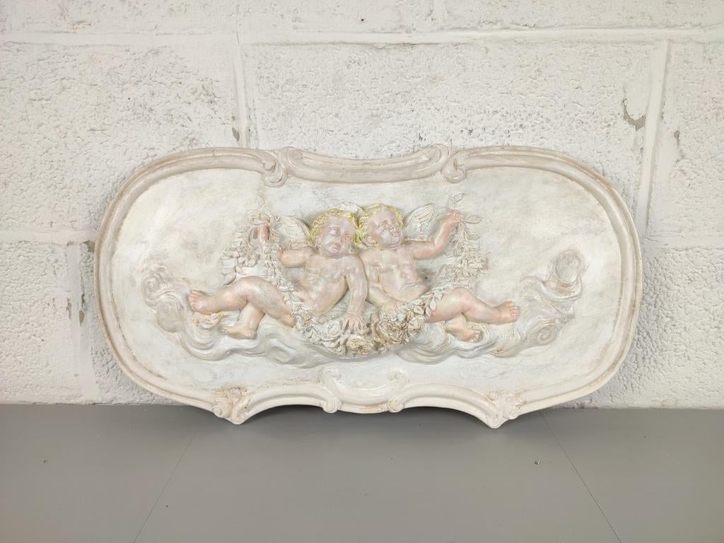 Gipsen ornament met cherubijnen, Ophalen