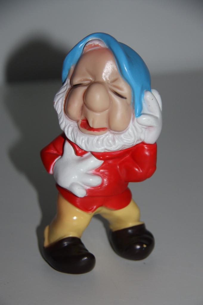 Walt disney dwerg grumpy sneeuwwitje * jaren 60, Verzamelen, Ophalen of Verzenden, Sneeuwwitje of Doornroosje, Gebruikt, Knuffel