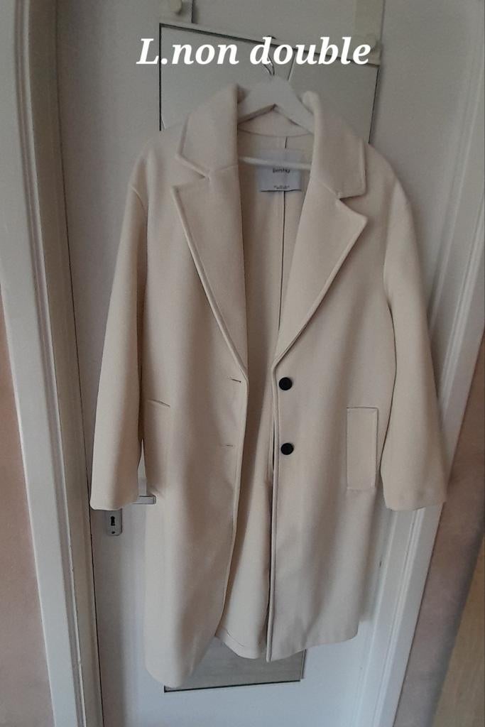 2 manteaux dont le blanc est pas double, et 4 vestes doublee, Enlèvement, Bleu