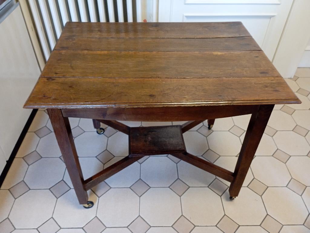 Kleine antieke eikenhouten tafel op wielen., Ophalen, Gebruikt, 75 cm of meer, 60 cm of meer