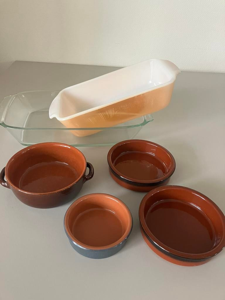 Lot 2 vuurvaste schotels + 4 schaaltjes., Huis en Inrichting, Ophalen of Verzenden