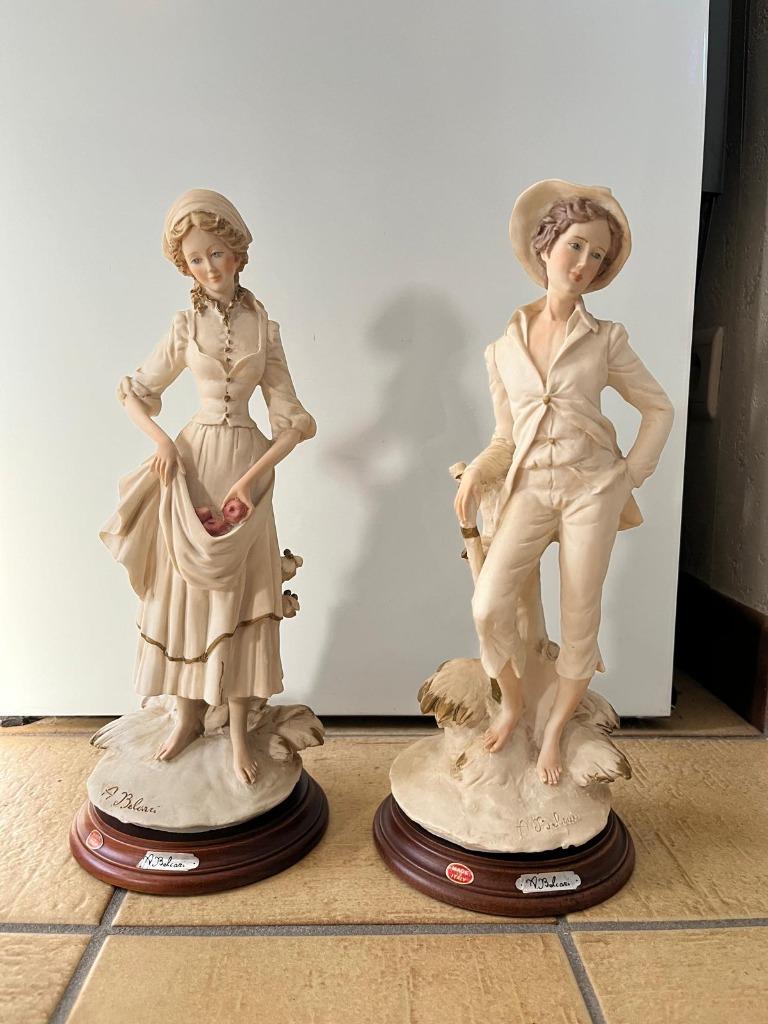 Vintage A. Belcari beeldjes jongen en meisje, Enlèvement