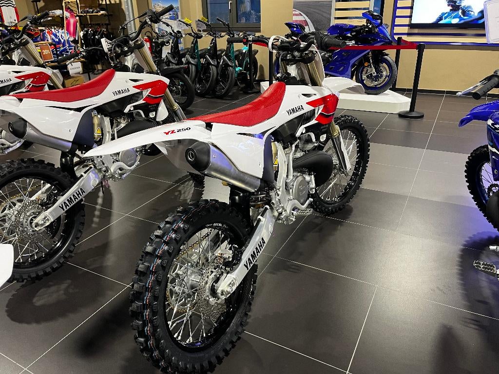 Yamaha YZ250 70th anniversary - foto 3