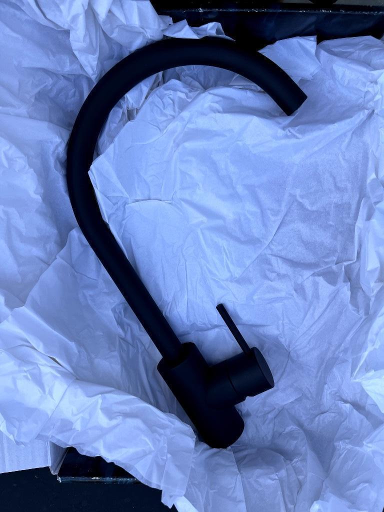 Hotbath keukenmengkraan Cobber met ronde hoge bek in mat zwa, Doe-het-zelf en Bouw, Ophalen, Nieuw, Kraan