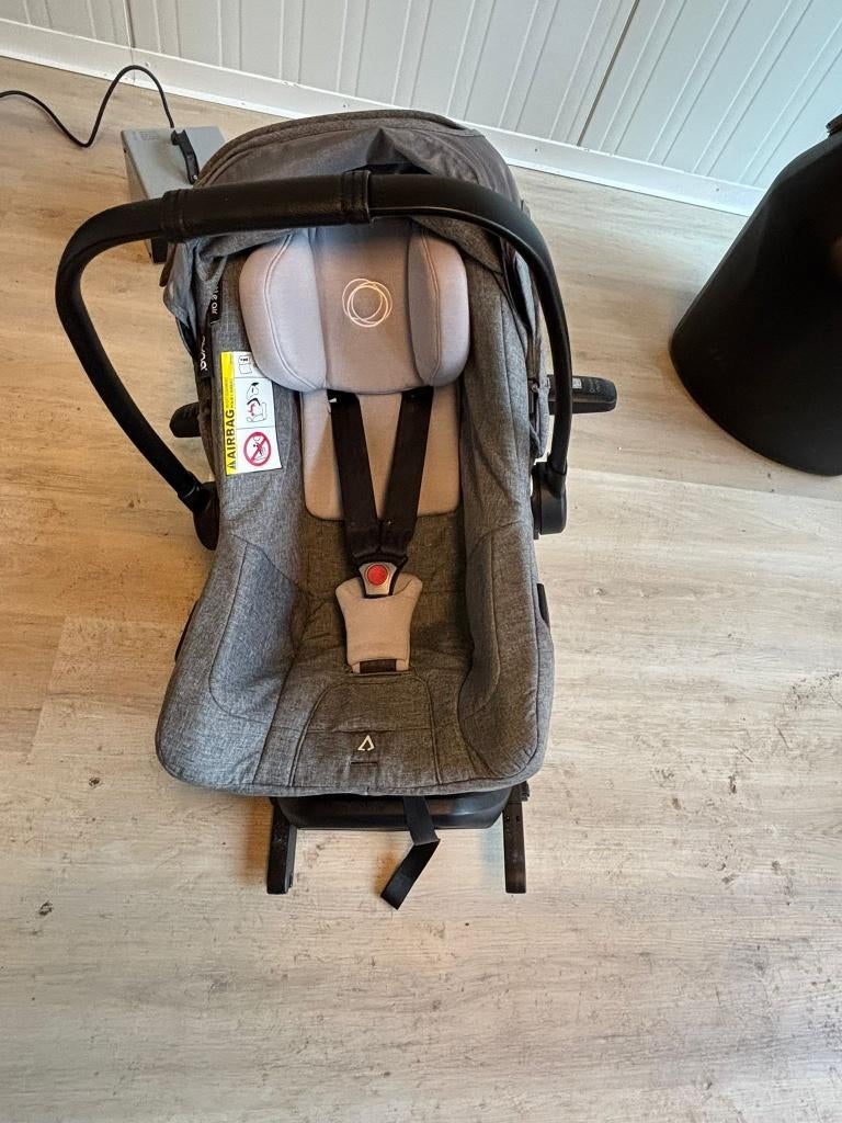 Bugaboo Maxi Cosi et l'isofix qui l'accompagne, Enfants & Bébés, Sièges auto, Comme neuf, Autres marques, 0 à 13 kg, Ceinture de sécurité ou Isofix