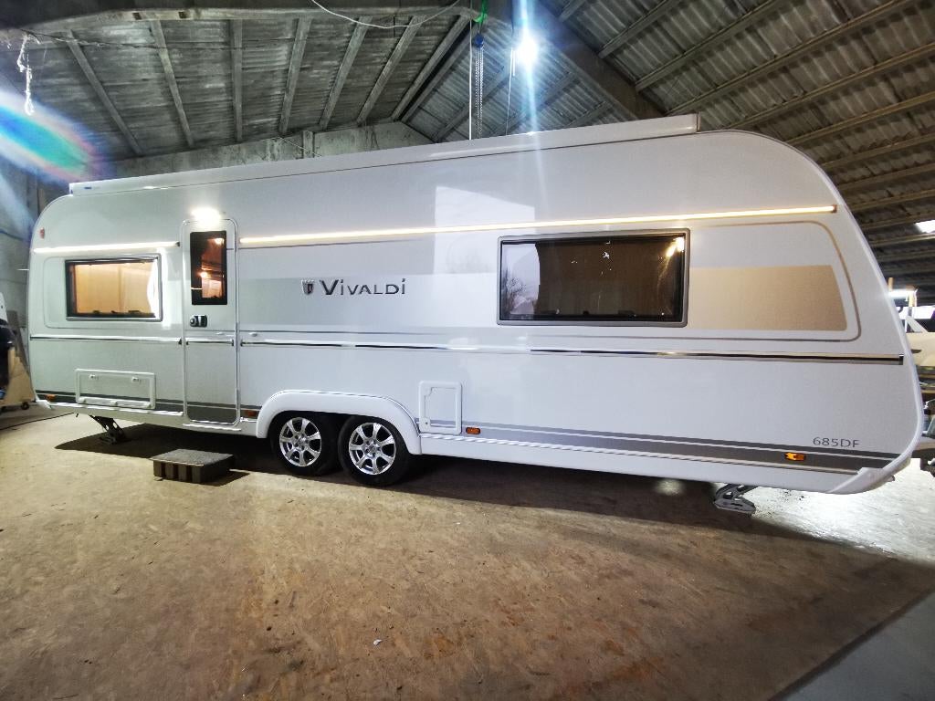 Tabbert Vivaldi 685DF, Caravans en Kamperen, Caravans, Particulier, tot en met 4, 1500 - 2000 kg, Tabbert, Frans bed, Lengtebed