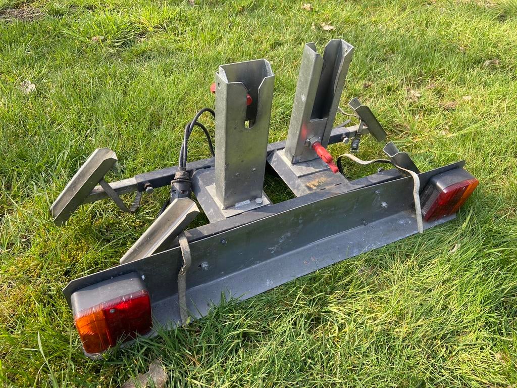 Porte-attelage et porte-vélos pour 2 vélos., Autos : Divers, Porte-vélos, Enlèvement ou Envoi, 2 vélos, Utilisé, Support d'attelage