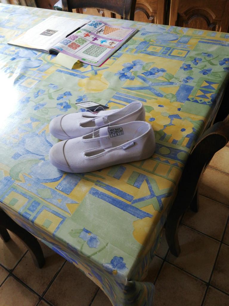 Pantoufles de gym Rucanor. Pointure 33.Neuves., Enlèvement ou Envoi, Comme neuf, Pantoufles