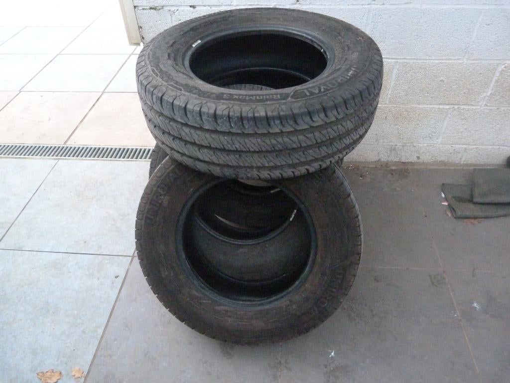 pneu uniroyal, Autos : Pièces & Accessoires, 15 pouces, 215 mm, Pneus été, Véhicule utilitaire