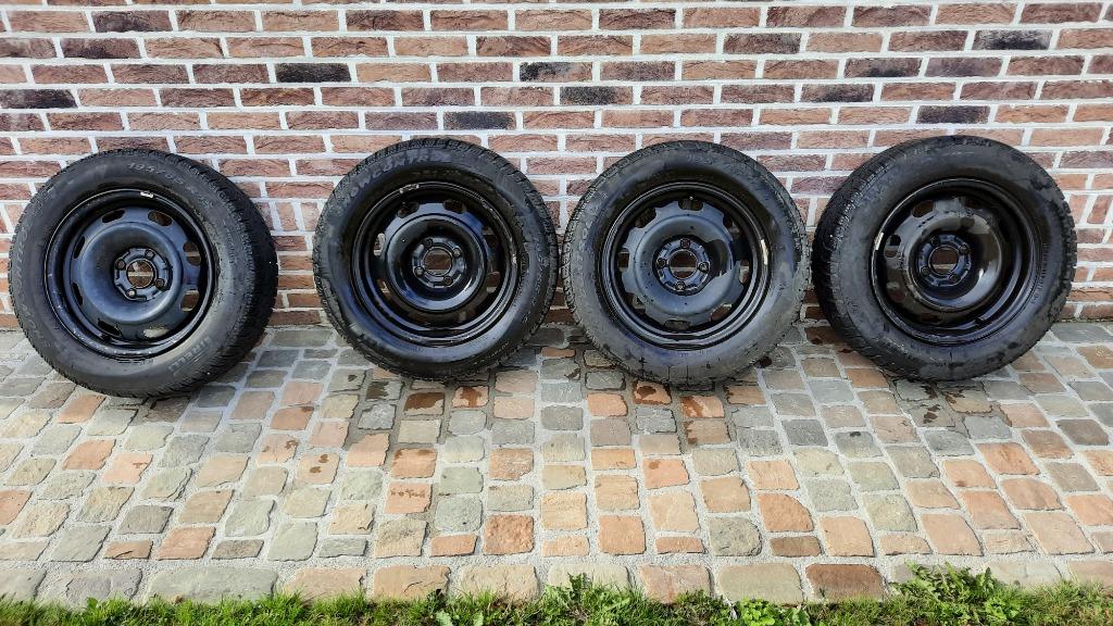 Jantes en acier avec pneus d'hiver, Autos : Pièces & Accessoires, Pneus & Jantes, Pneus et Jantes, Pneus hiver, 15 pouces, 195 mm