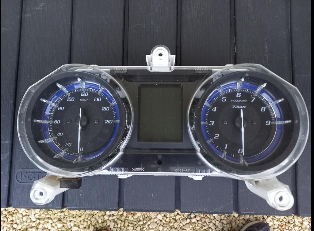 Compteur yamaha tmax 530 et 560 2017-2022, Motos, Enlèvement