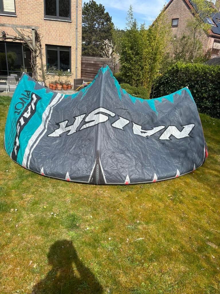 Kitesurfpakket: kite: 12m2 + clikbar + twintip, Watersport en Boten, Ophalen, Zo goed als nieuw, Kite