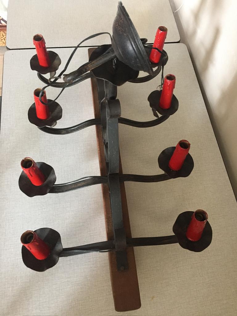 Lustre rustique en chêne massif et fer forgé avec 8 lampes., Enlèvement, Comme neuf