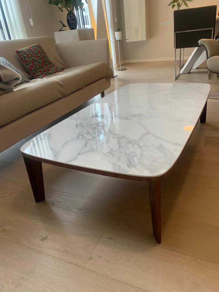 Table basse de salon design en noyer et marbre/résine, Ophalen, Zo goed als nieuw