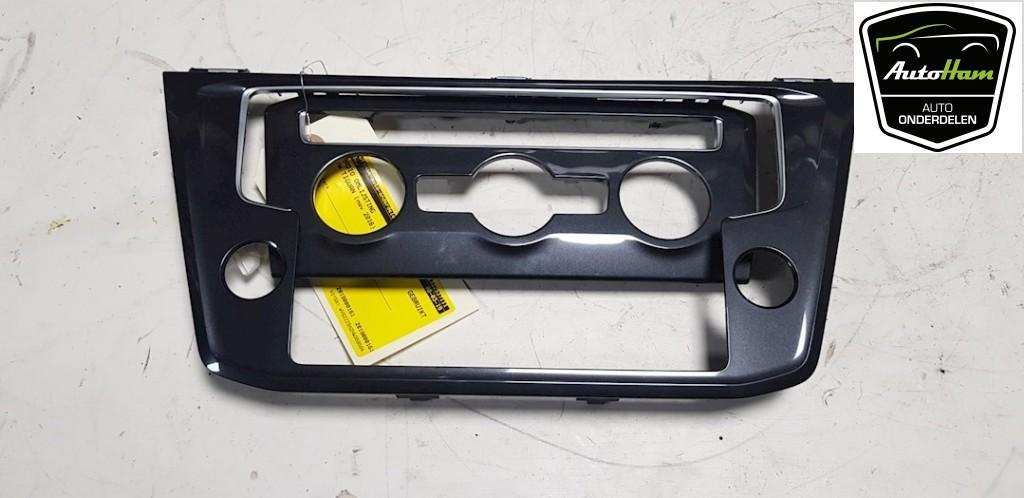 DIVERSEN Tiguan (AD1) (|5NA858069CEUO|5NA858069C|), Gebruikt, Volkswagen