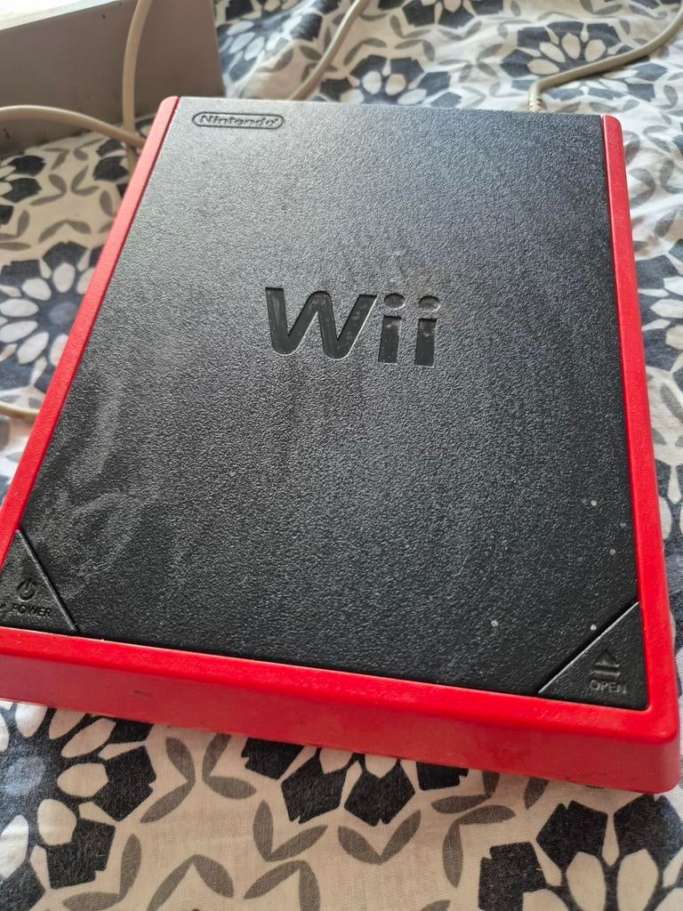 Nintendo Wii Mini + 2 controllers + 19 games, Games en Spelcomputers, Spelcomputers | Nintendo Wii, Ophalen