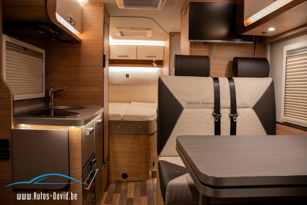 Weinsberg CaraCompact 600 MF Pepper Edition / LEVELSYSTEEM, Caravans en Kamperen, Mobilhomes, Fiat, 6 tot 7 meter, Bedrijf, Diesel