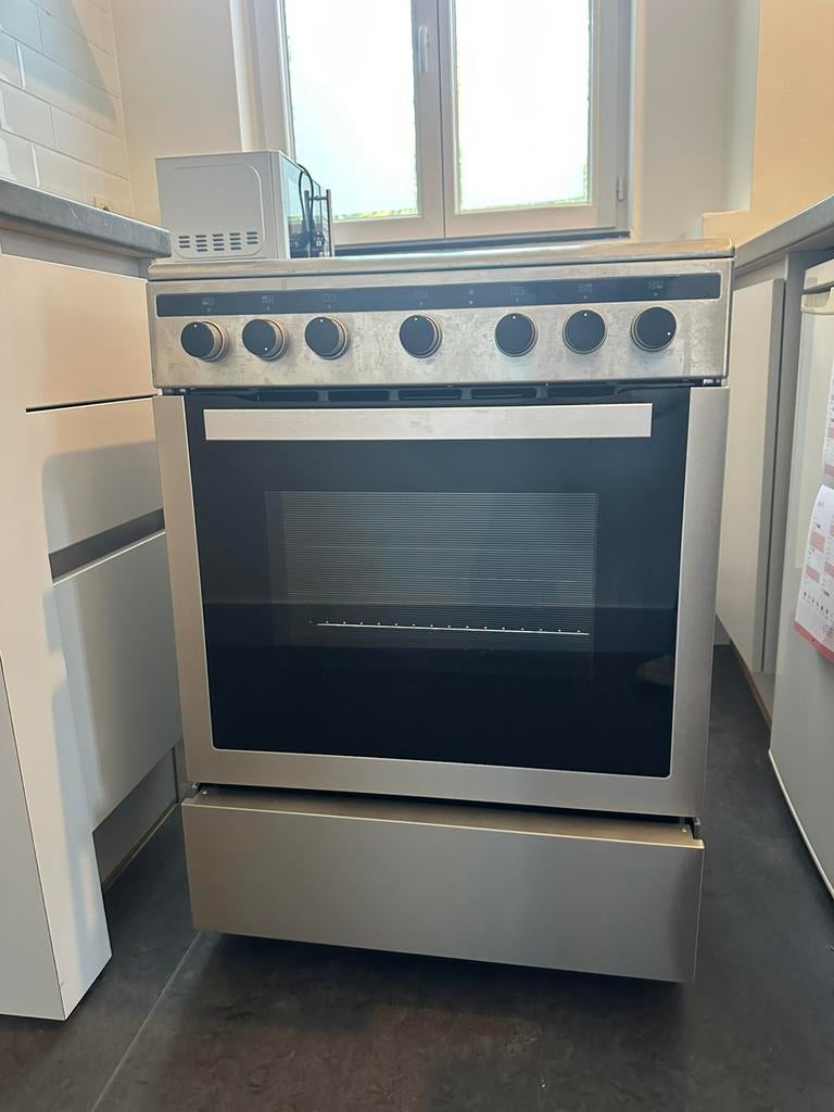 Inductiekookvuur met oven te koop, Elektronische apparatuur, Fornuizen, Ophalen, Zo goed als nieuw