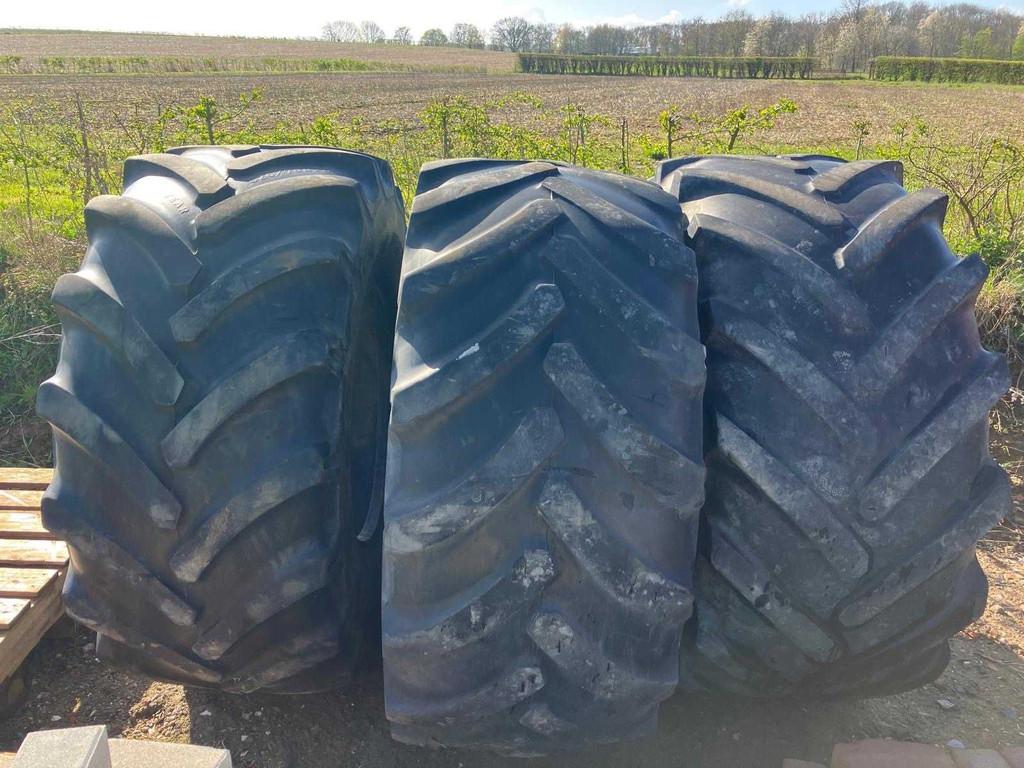 620/70R28 3 pièces - 405/70-20 1 pièce, Articles professionnels