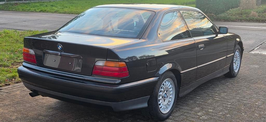 BMW E36 Coupé 318is Oldtimer met 132.000km, Lederen bekleding, Zwart, Zwart, Leder