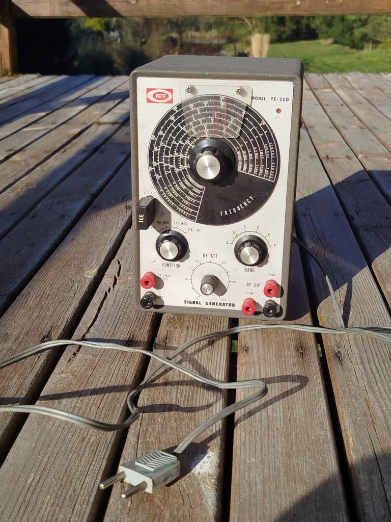VINTAGE - Générateur signal RF, TECH, model TE-20D, Télécoms, Émetteurs & Récepteurs, Enlèvement, Utilisé
