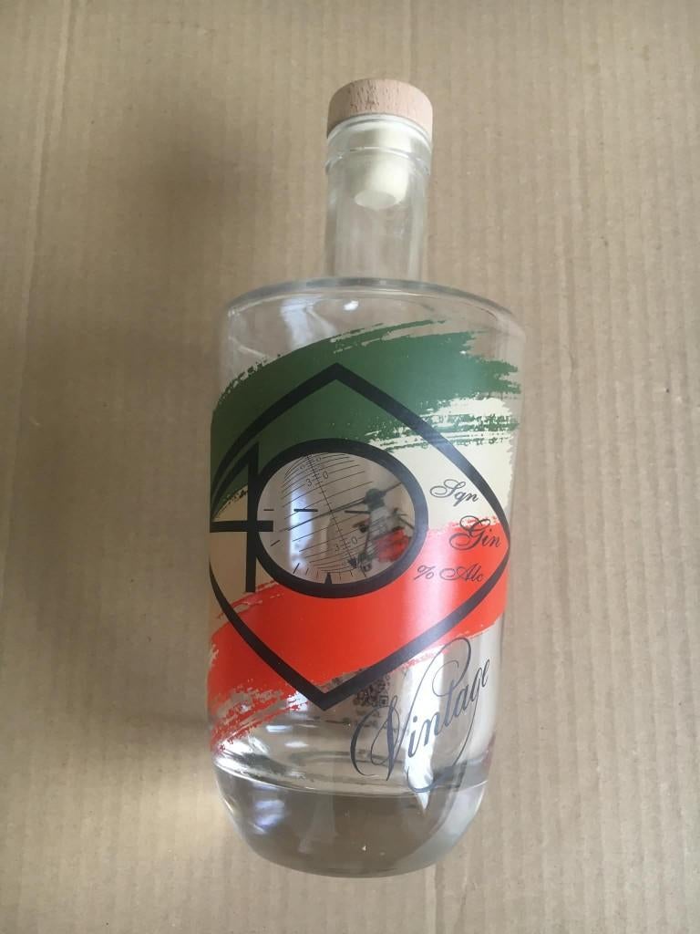 Lege fles gin - Farewell Seaking 2019 - 40 Sqn., Verzamelen, Ophalen, Gebruikt, Overige typen