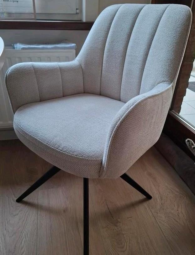 Eetstoelen (draaibaar), Enlèvement