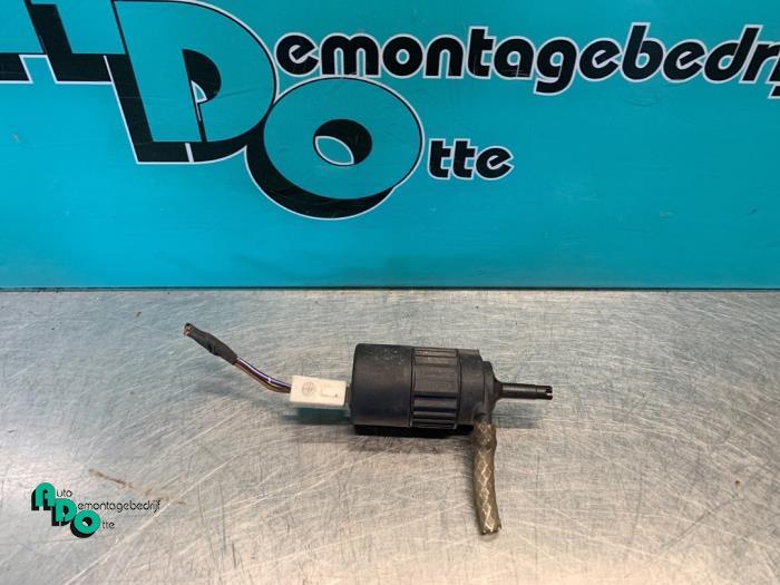 Pompe lave-glace avant d'un Mercedes Vito (Vito 96-), Autos : Pièces & Accessoires, 3 mois de garantie, Utilisé, -, -