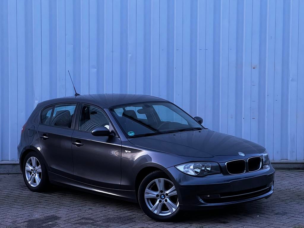 - BMW E87 118i - 2.0 Benzine - Automaat - 175000km - 11/2007, Auto's, BMW, Automaat, 1995 cc, Zwart, 5 zetels