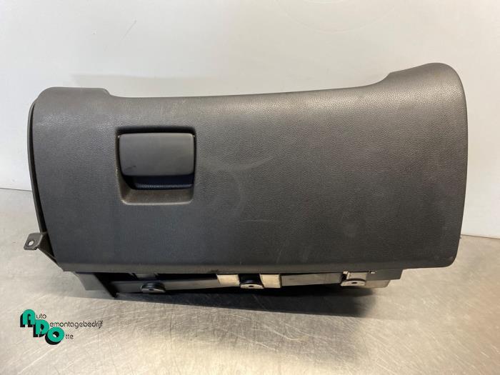 Dashboardkastje van een Opel Meriva (Meriva B 10-), Gebruikt, -, -, Opel