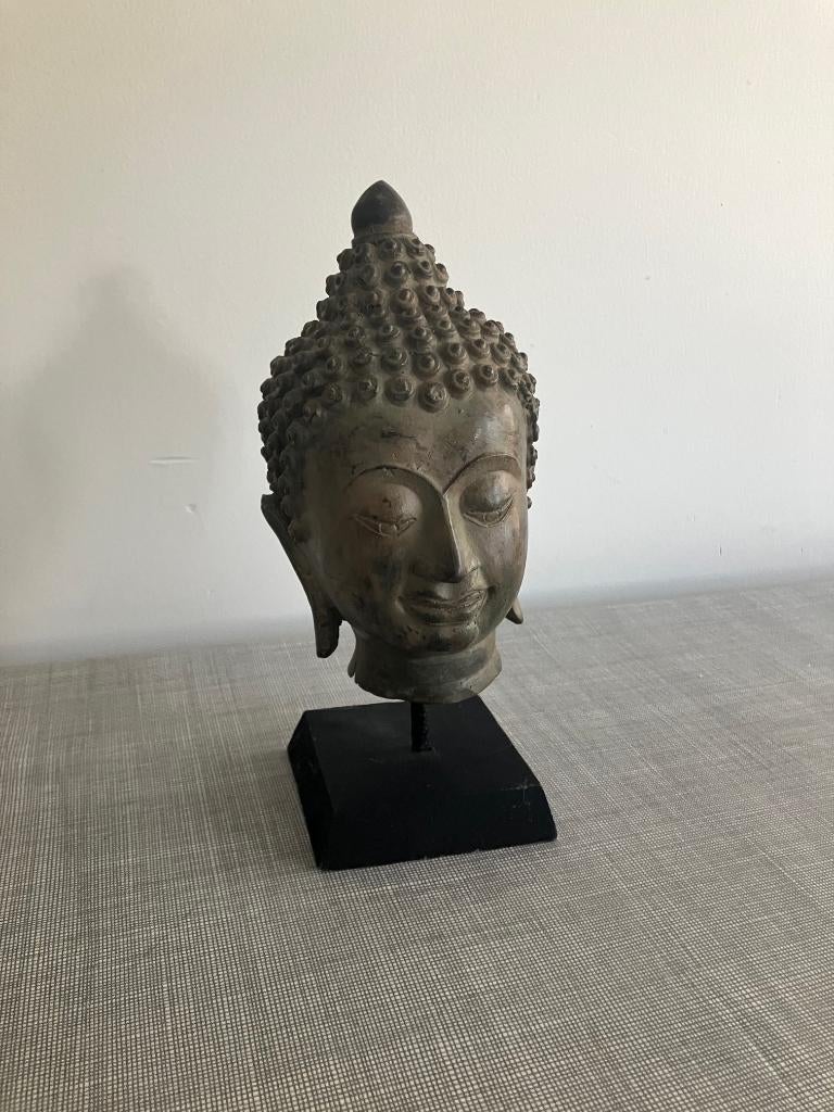 Antiek bronzen Boeddhahoofd gemonteerd op houten sokkel, Ophalen of Verzenden, Brons