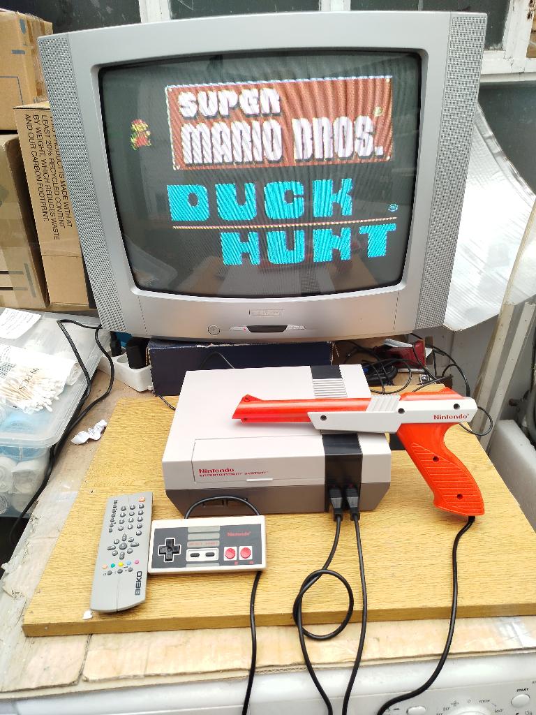 Nintendo Nes action set super Mario Bros +   + TV, Enlèvement, Comme neuf, Avec 2 manettes, Avec jeux