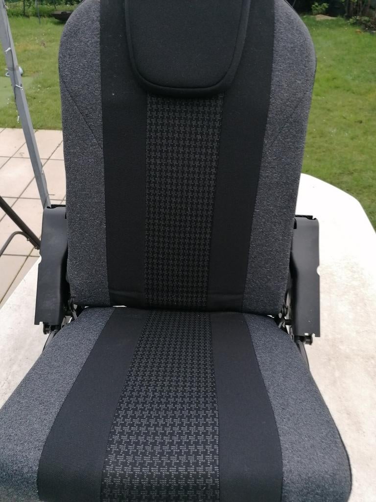 Plooi autozetel, Ophalen, Peugeot