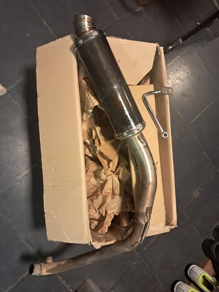 Carbon uitlaat, Fietsen en Brommers, Brommeronderdelen | Algemeen, Ophalen of Verzenden, Uitlaat