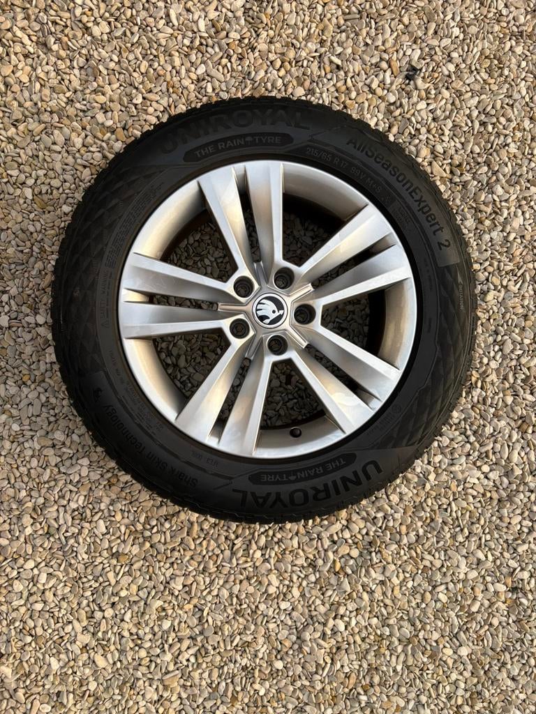 Jantes Skoda Kodiaq d'origine de 17” avec pneus allseason, Pneus et Jantes, 215 mm, 4 Saisons, Véhicule de tourisme