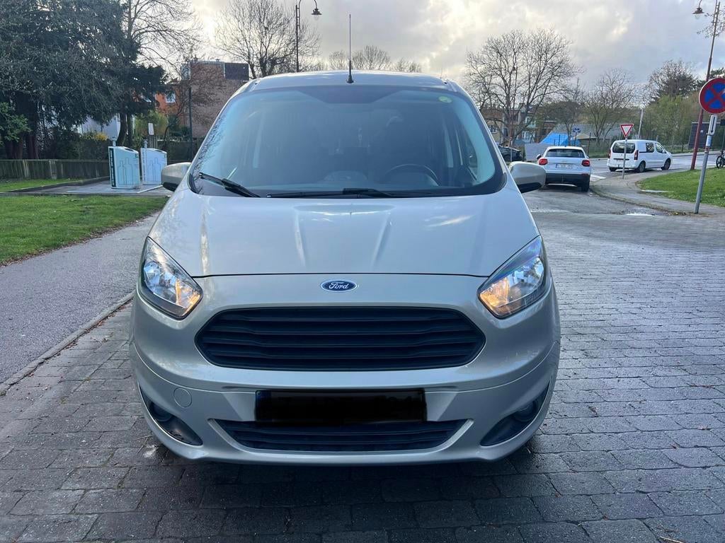 Ford Tourneo Courier 1.5 TDCi Titanium, Autos, Achat, Euro 6, Entreprise, Entretenue par le concessionnaire