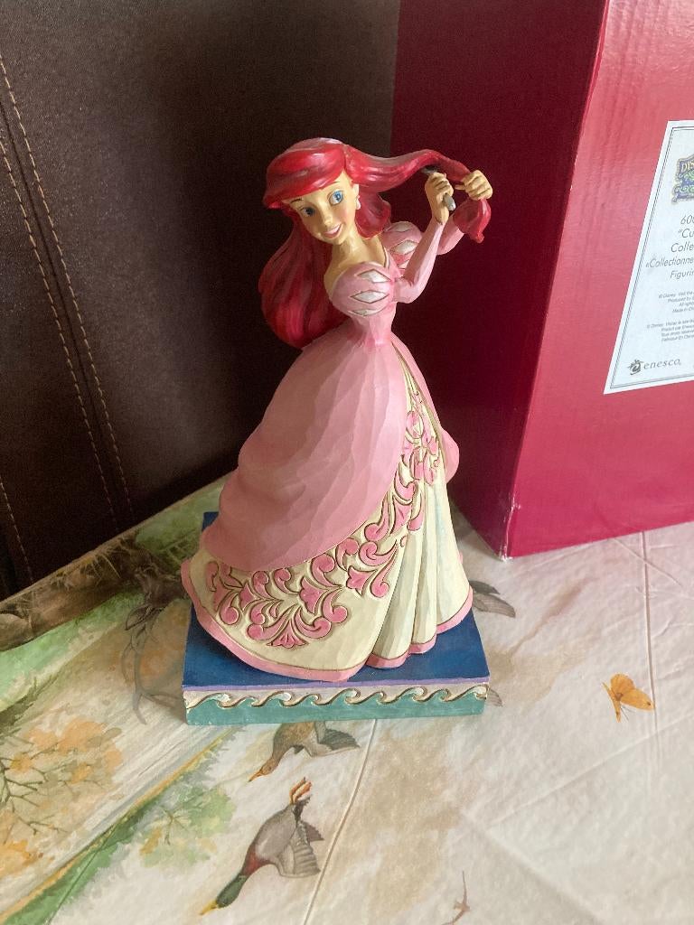 Disney Traditions Curious Collector Ariel Kleine zeemeermin, Verzamelen, Disney, Ophalen of Verzenden, Pocahontas of Kl. Zeemeermin