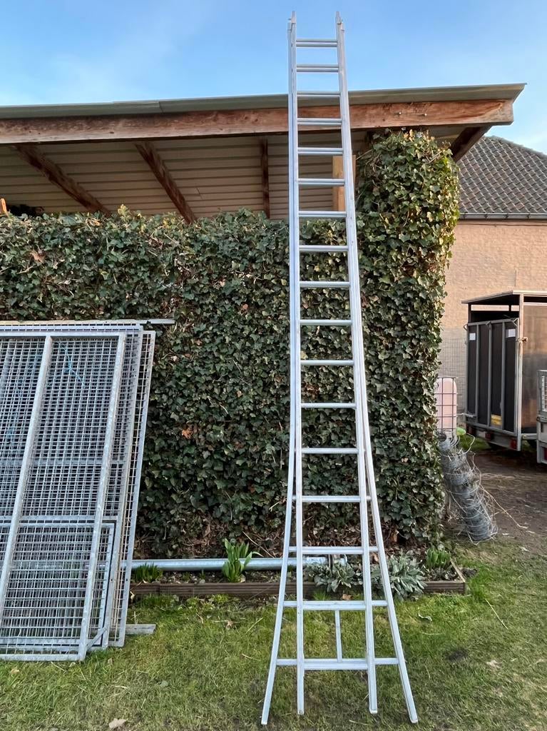 Aluminium ladder (2 x 17 treden), Doe-het-zelf en Bouw, Ladders en Trappen, Ophalen, Zo goed als nieuw, Ladder