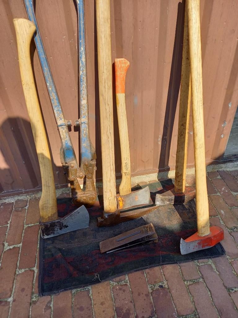 Allerlei tuingereedschap, Enlèvement