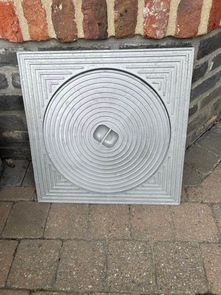 Aluminium en gietijzeren deksels nieuwe, Ophalen, Zo goed als nieuw, Aluminium